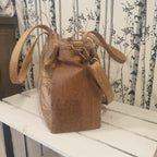 Compartiments latéraux du sac Aureva avec fermeture par pression - vue de côté