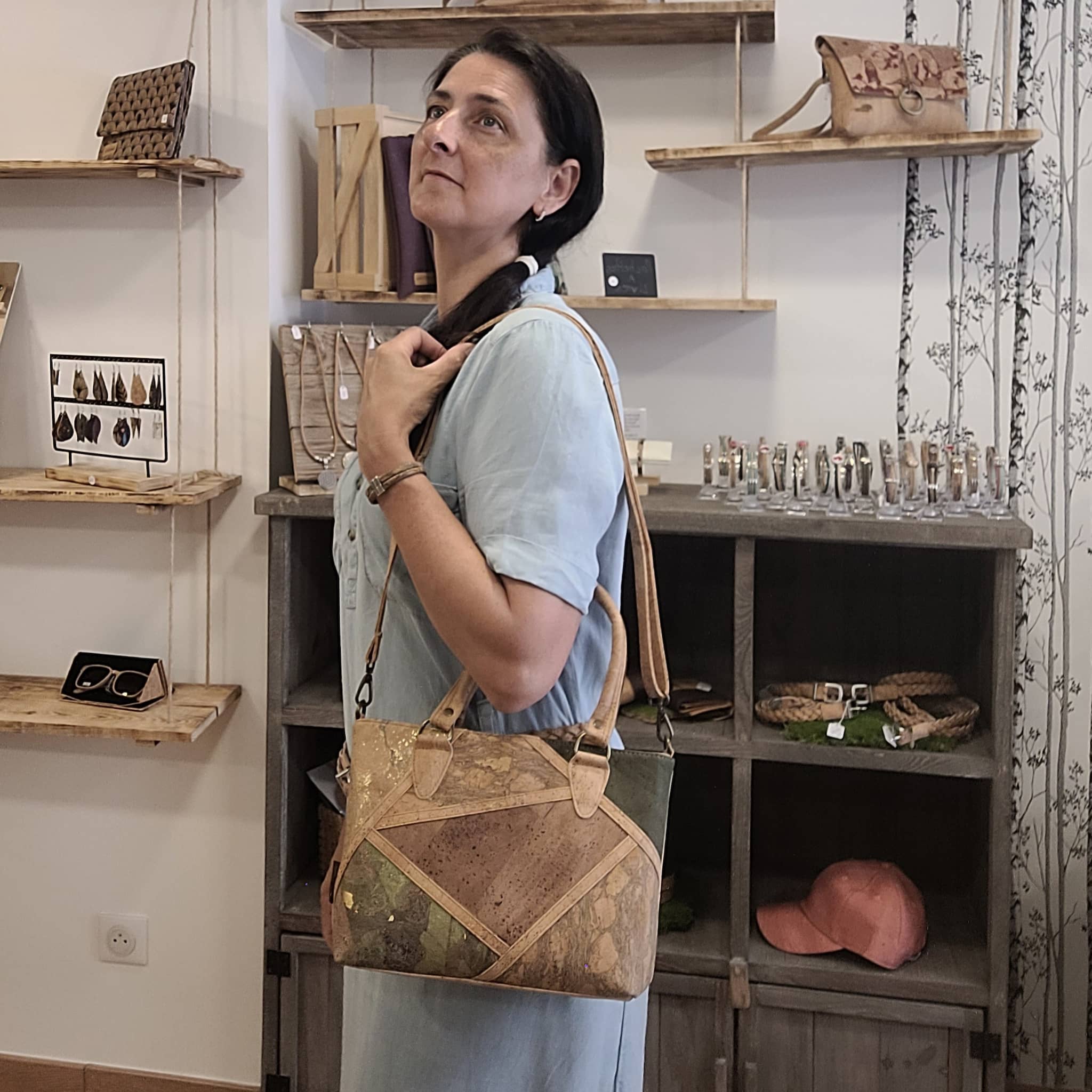 Sac à main en liège vert et naturel - Vue portée