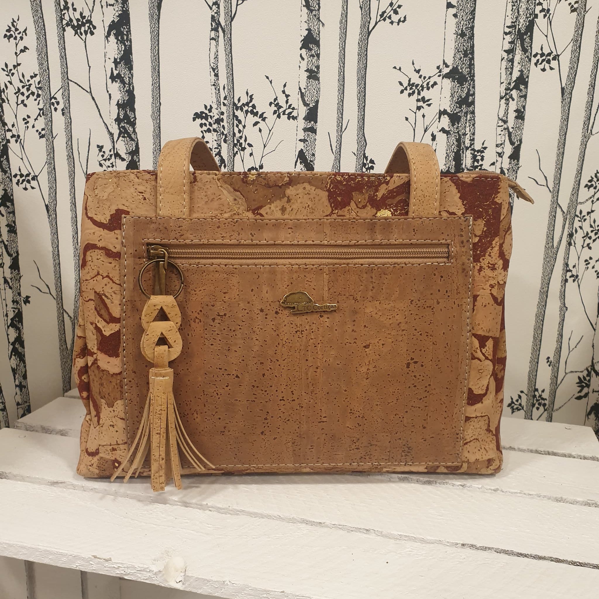 Sac à main Eloria en liège marron avec bandoulière réglable - vue de devant