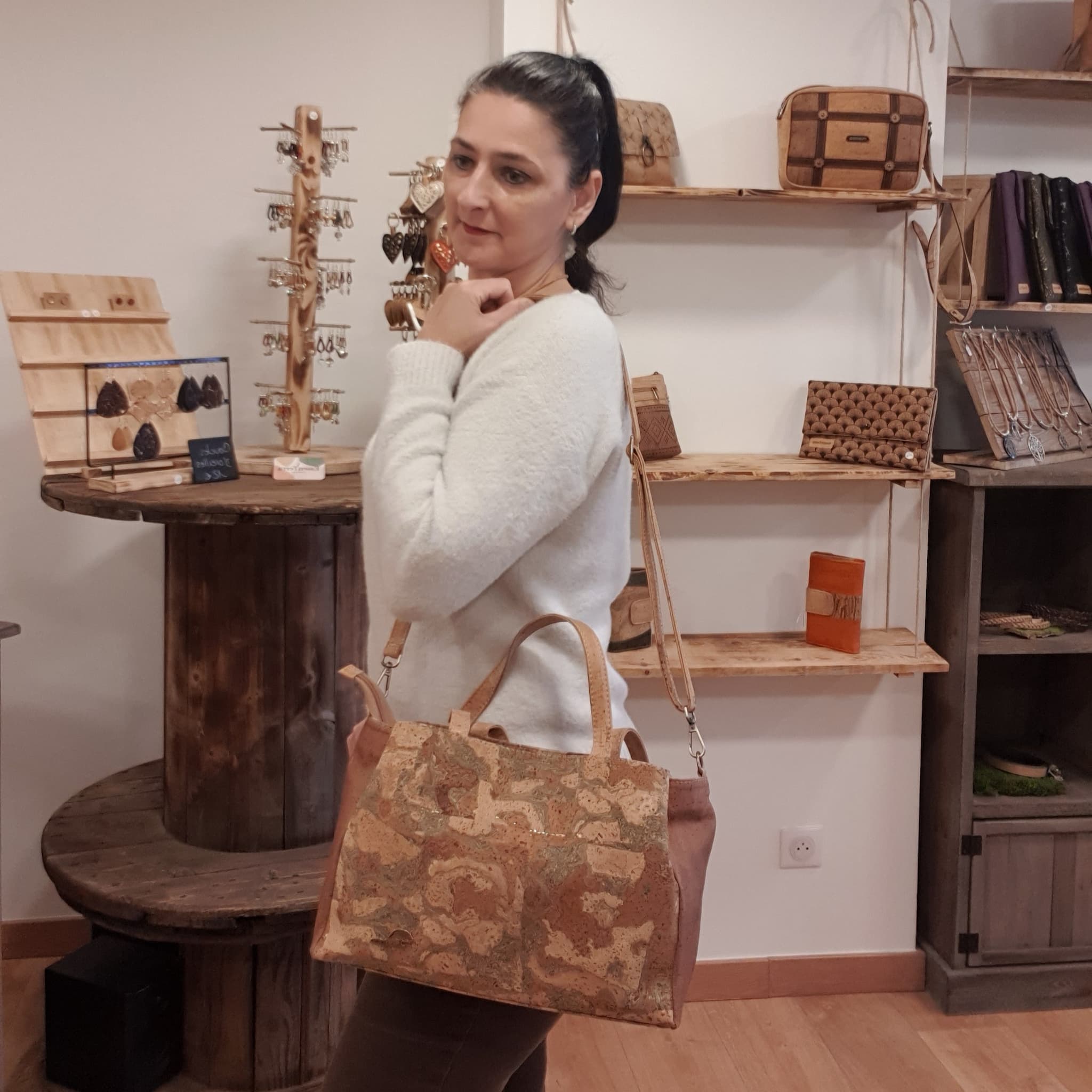 Sac à main Aureva porté à l’épaule