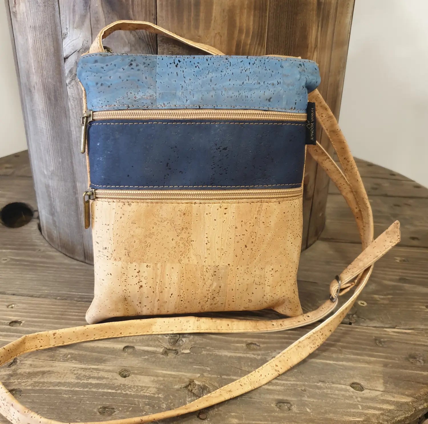 SAC BANDOULIERE EN LIEGE BLEU ESTEBAN