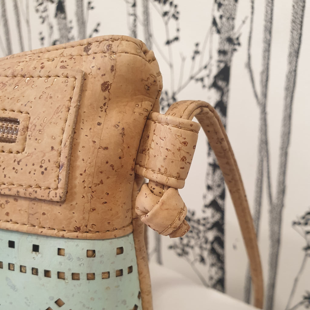 Zoom attache bandoulière - sac bleu pastel Carla