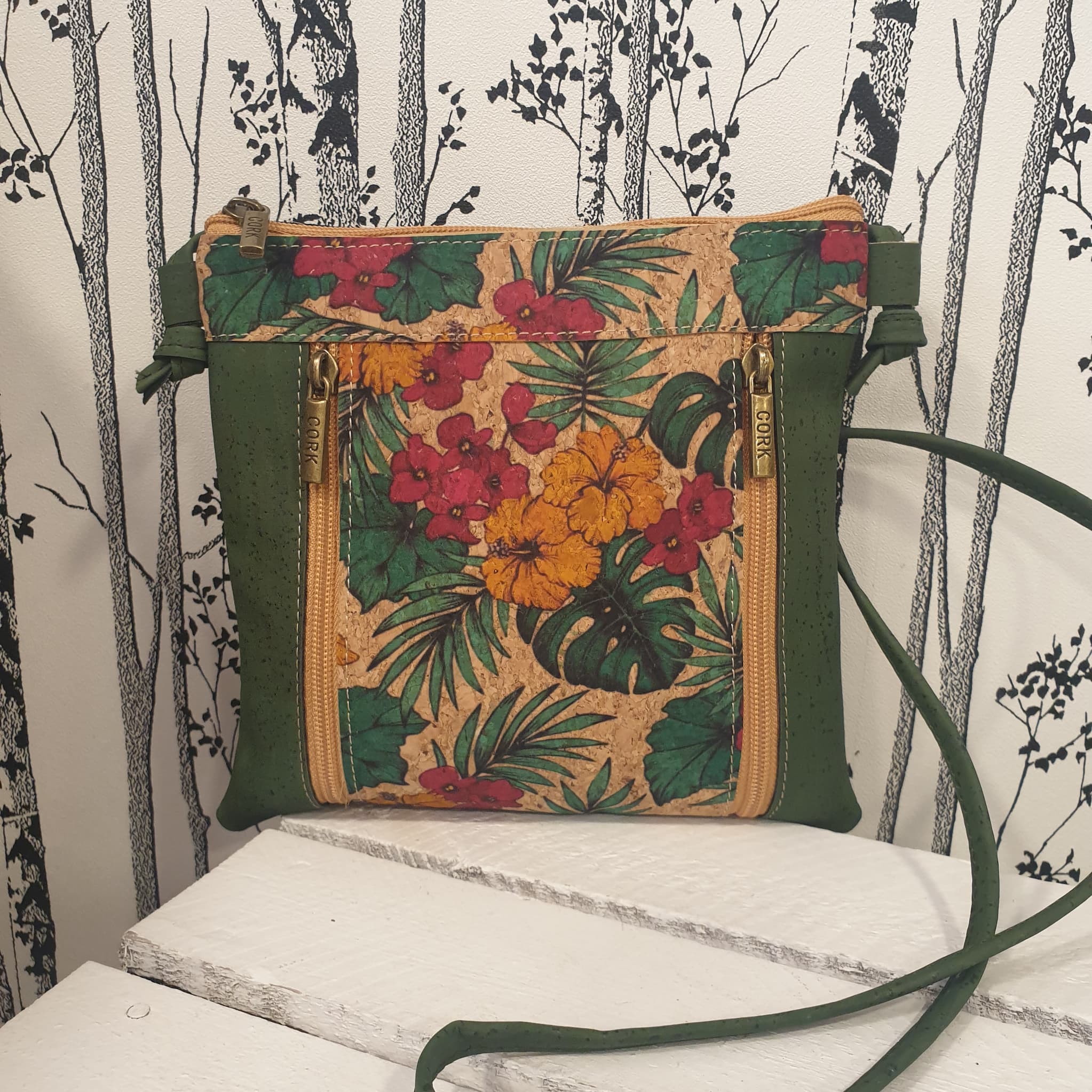 Sac bandoulière vagan imprimé fleuri  - vue de devant - liege portugais - alsace