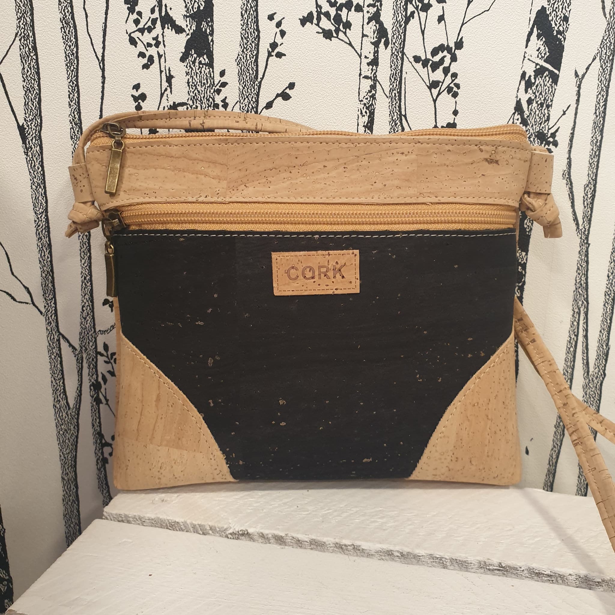 Sac bandoulière en liège naturel et noir - made in portugal