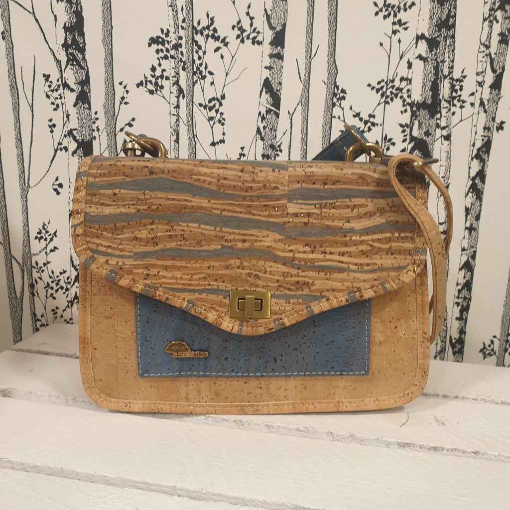 Sac cartable Lioréa en liège naturel et marron avec touches de bleu - Vue de devant