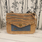 Sac cartable Lioréa en liège naturel et marron avec touches de bleu - Vue de devant