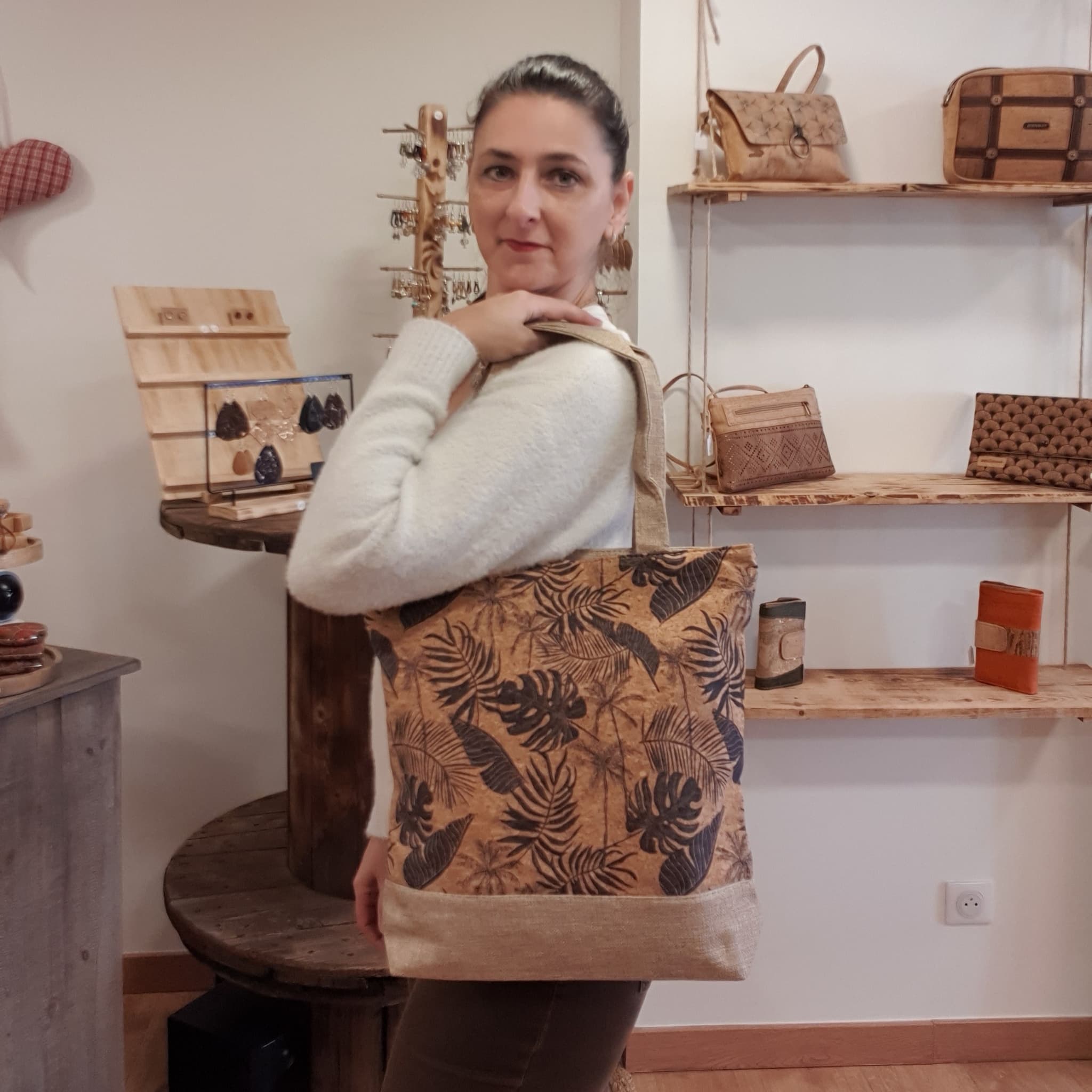 Tote bag en liège et tissus - vue portée