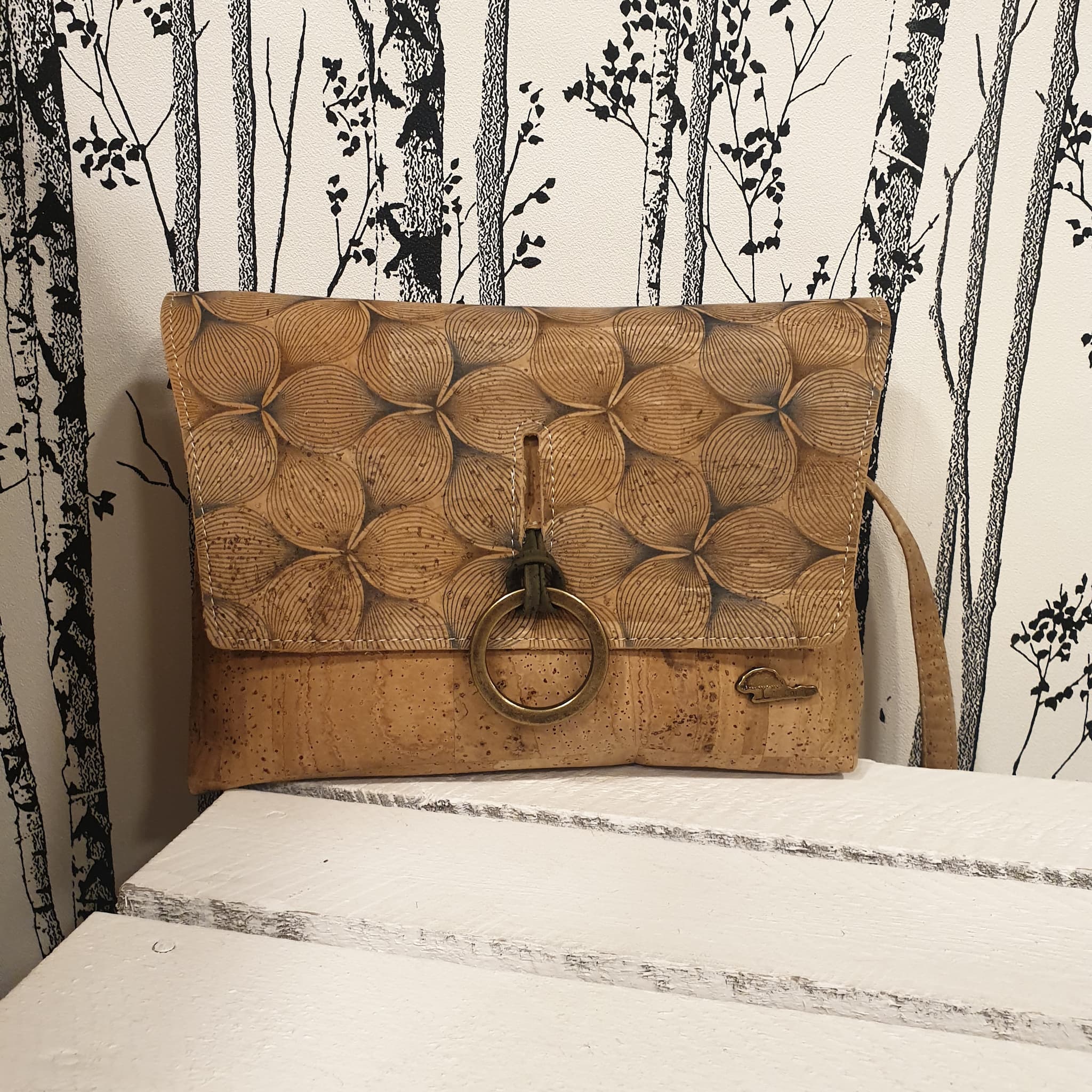 Sac bandoulière Kalyna avec rabat et anneau de finition