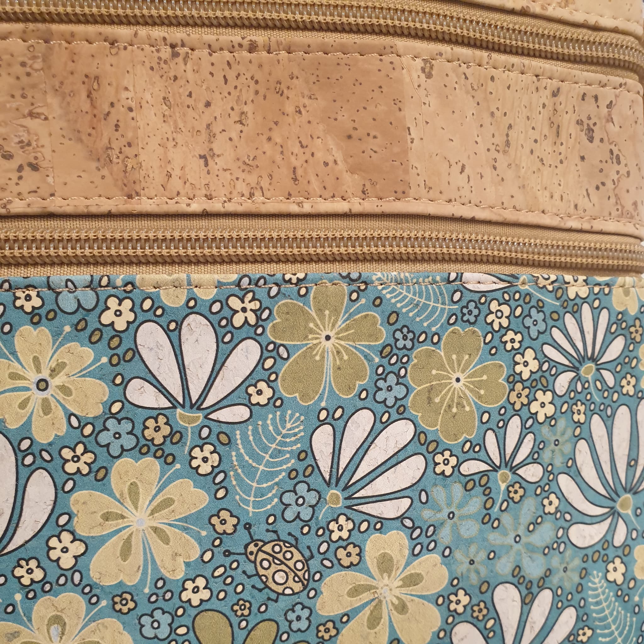 Zoom motif imprimé floral - sac bandoulière amandine - alsace