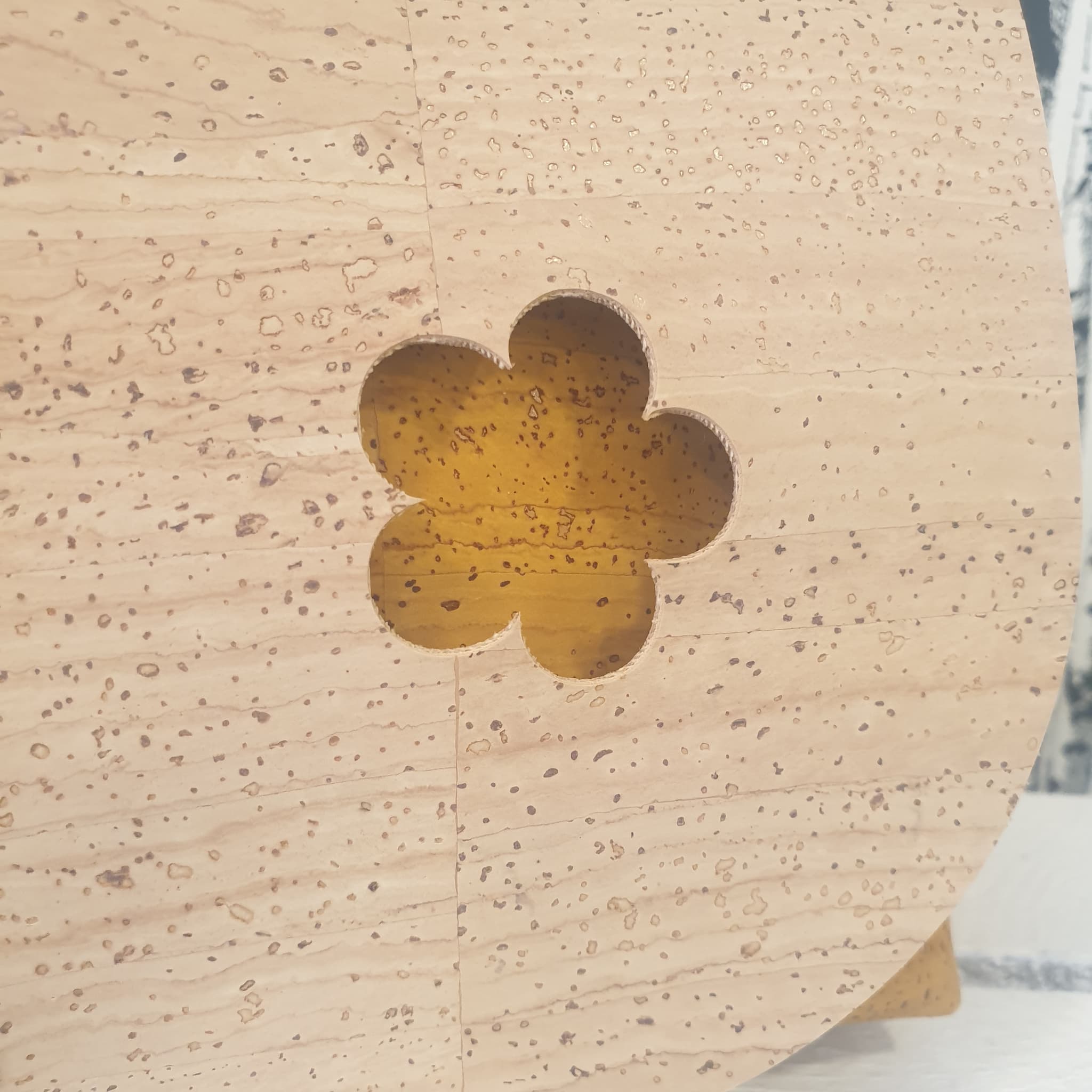 Détail motif fleur - sac bandoulière liège