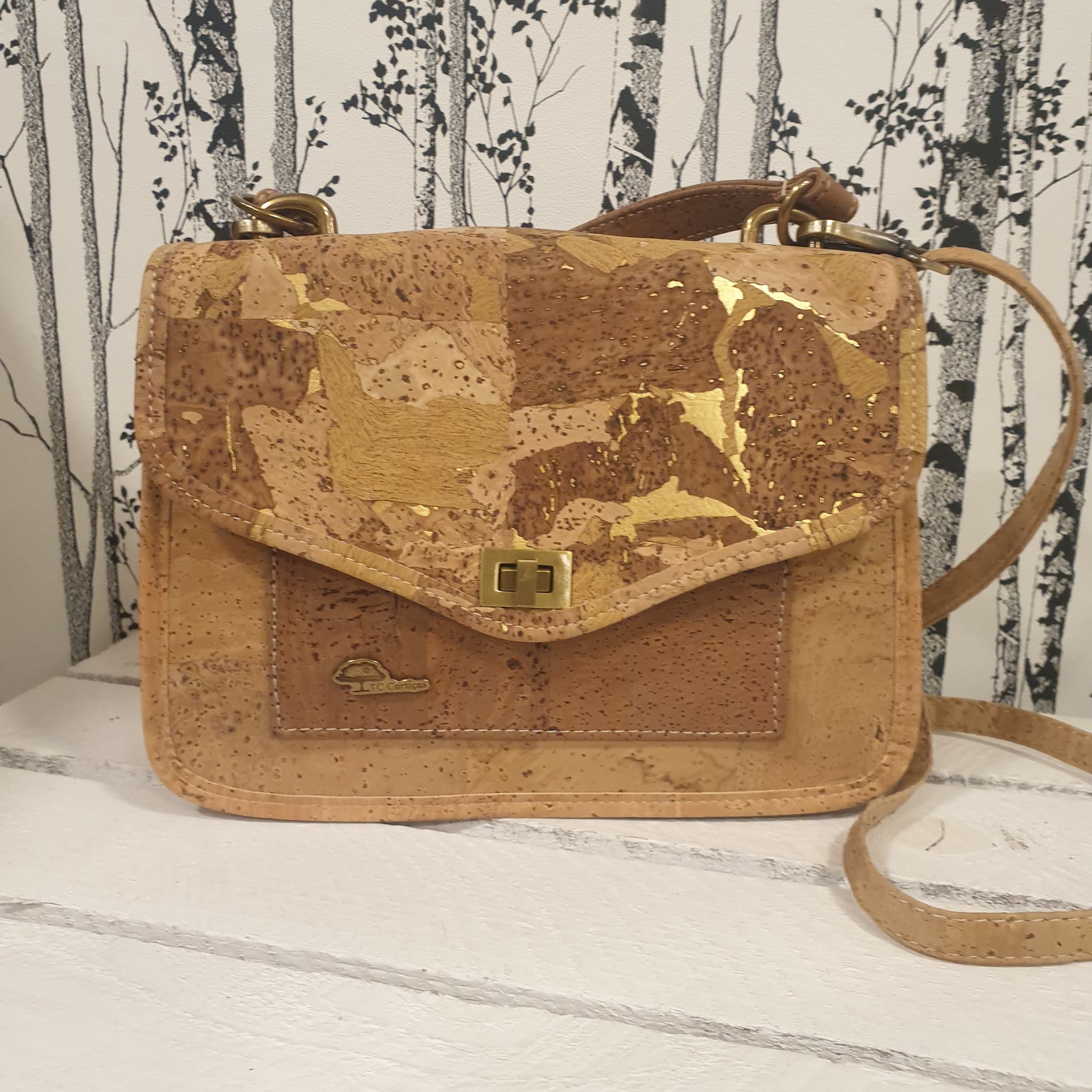 Sac cartable Doréa en liège marron et naturel avec détails dorés - Vue de devant