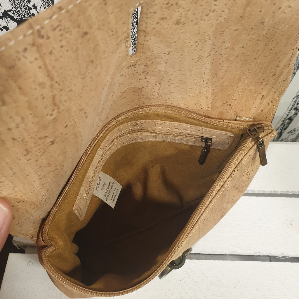 Intérieur du sac Calyra avec pochette zippée