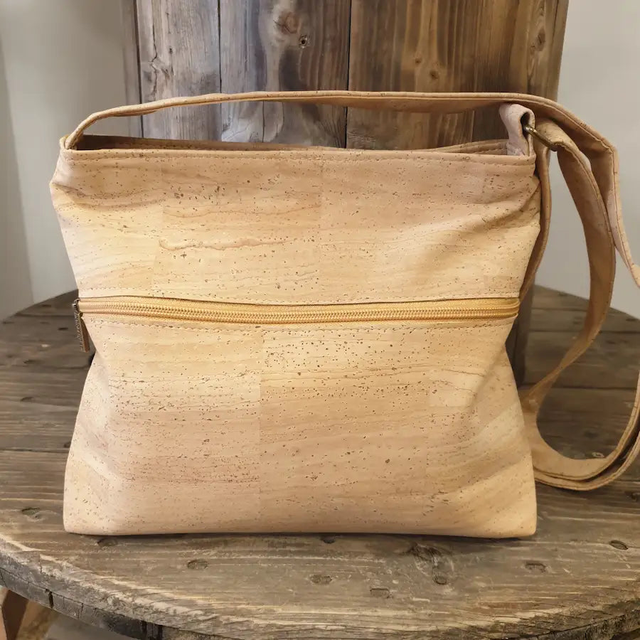 ac en liège avec sa poche zippée sur le verso