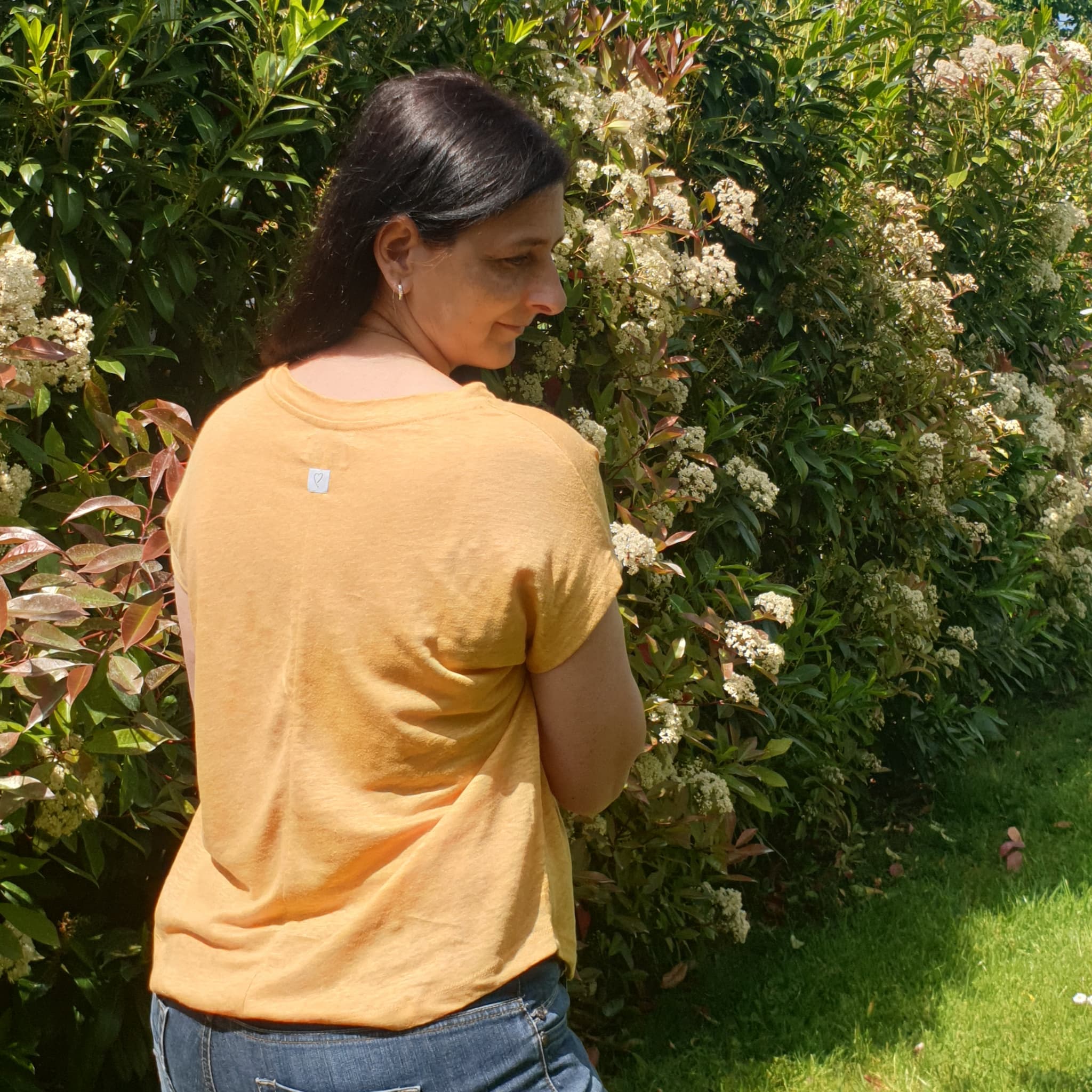 Tee-shirt jaune en lin - vue de derrière porée - Love by Md