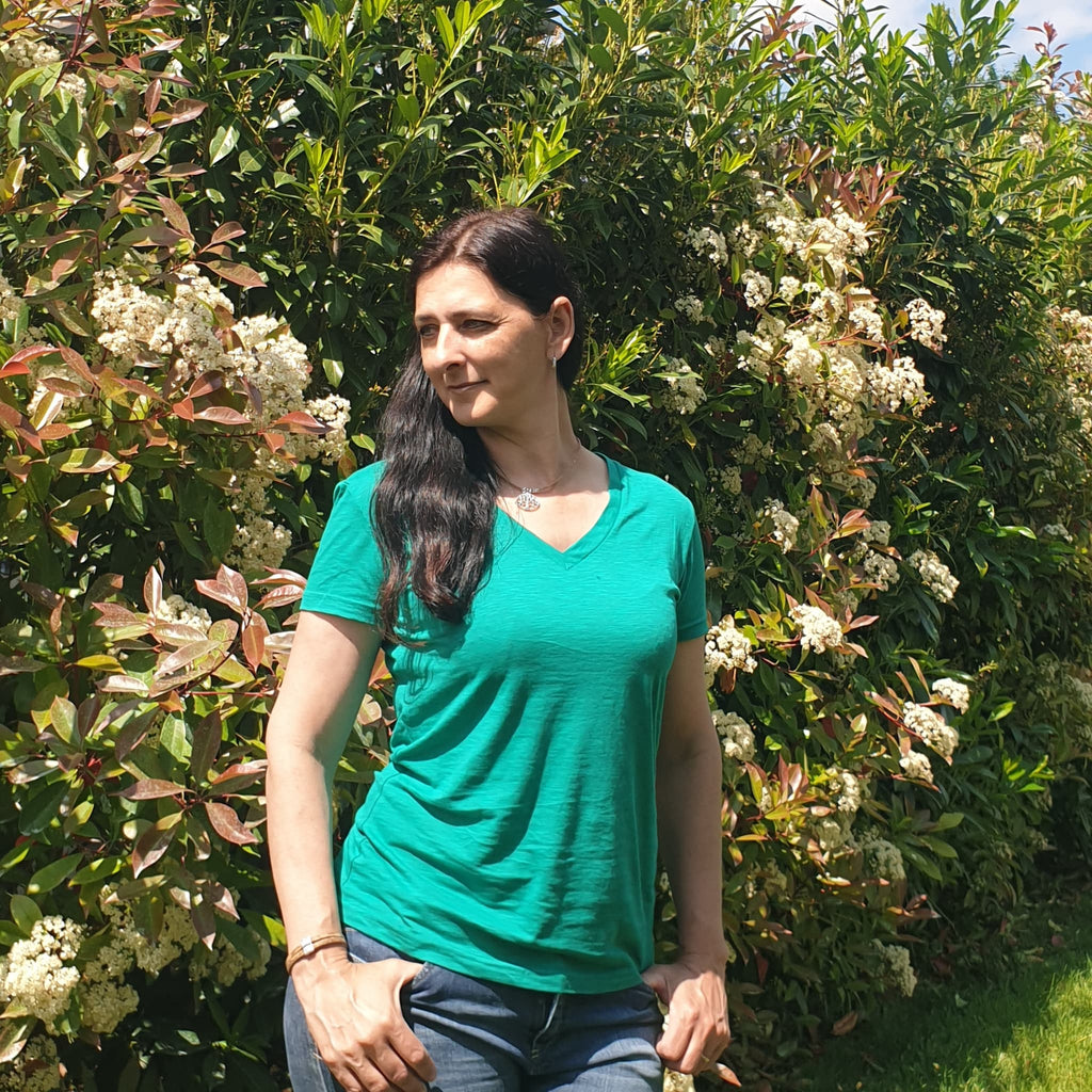 Tee-shirt vert émeraude - jersey coton - vue de devant portée - Love By MD