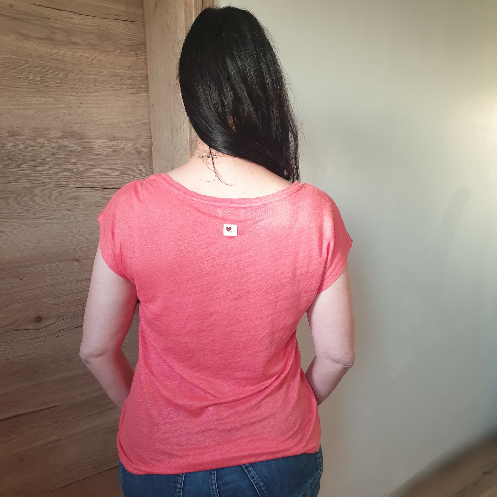 Tee-shirt corail en lin eco-responsable - Vue de derrière - Love by MD - Made in portugal