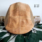 Détail du béret en liège avec maille respirante