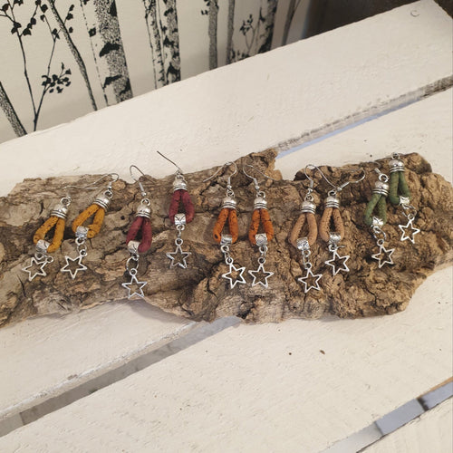 Boucles d'oreilles en liege coloré avec une étoile idéal pour tous les jous