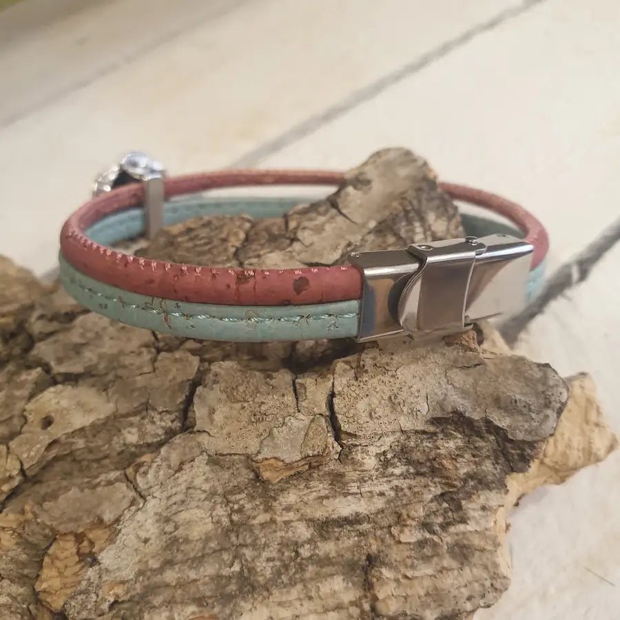 Bracelet en liège bleu pastel et vieux rose – détail des cordons