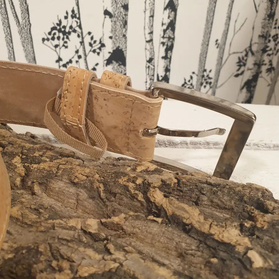 zoom couture boucle et ceinture en  liège