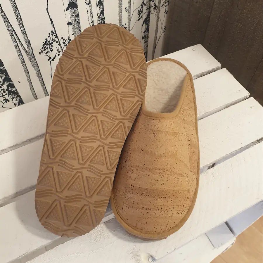 VUE DE DEVANT ET VUE DE LA SEMELLE CHAUSSONS ADAM