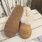 Détail du liège naturel et de la doublure fourrée des chaussons Alma.