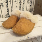 Chaussons semi-fermés en liège fourrés modèle Maya, coloris naturel.