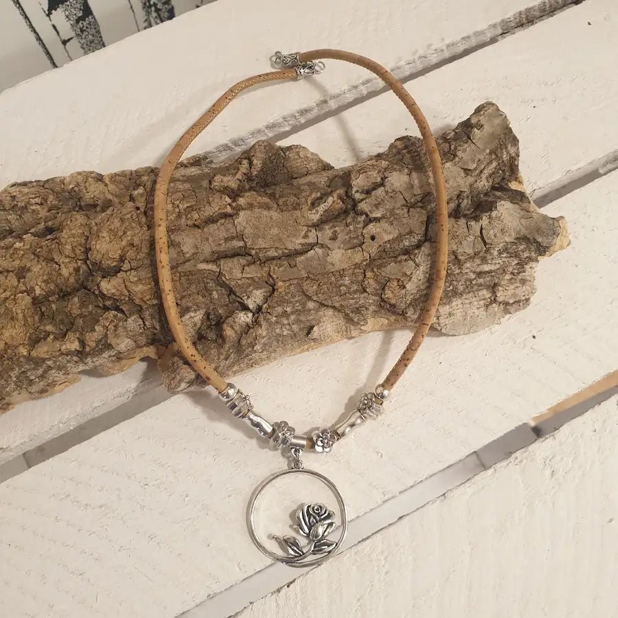 Bijou en liège romantique inspiré de la rose