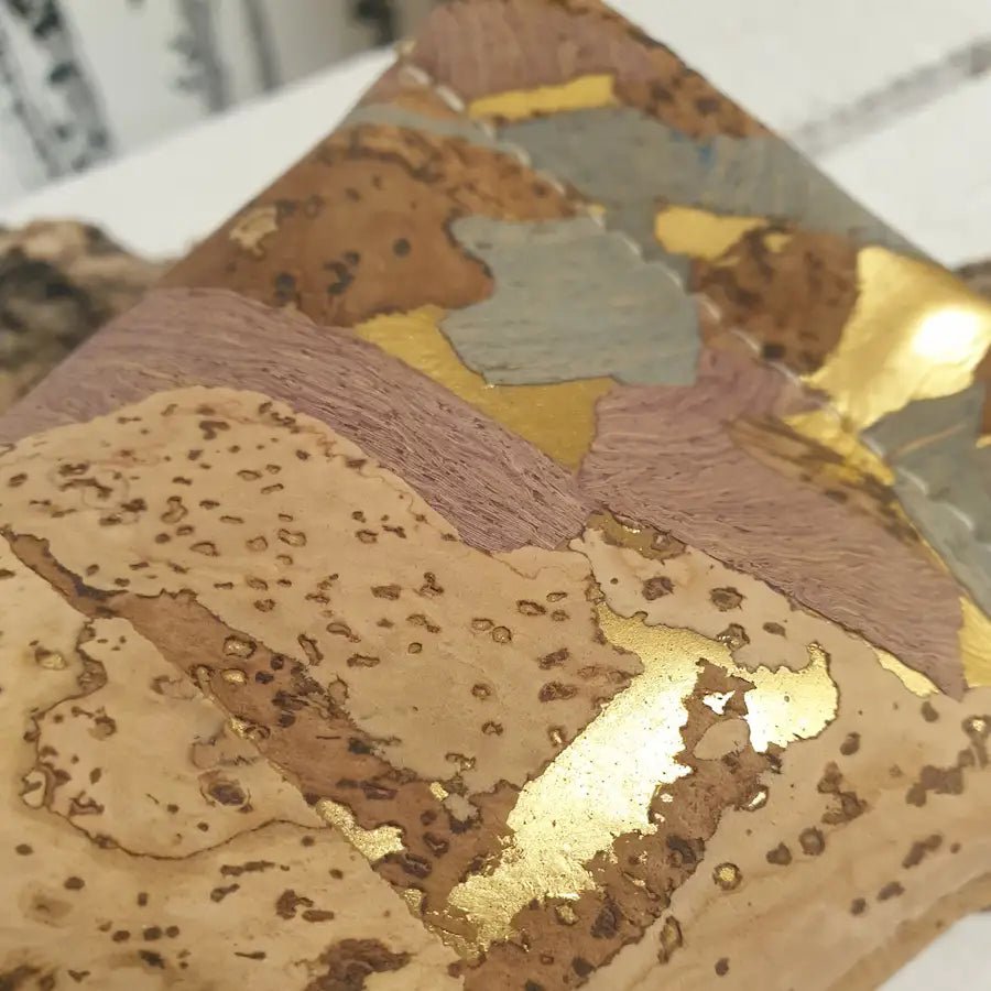 Étui à lunettes en liège bleu, rosé foncé et doré – accessoire vegan