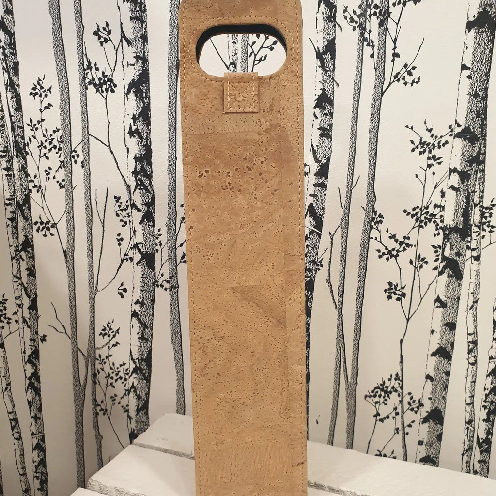 Étui en liège naturel modèle Riva, conçu pour transporter une bouteille.
