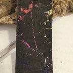 zoom sur Marque-page en liège noir coloré fait main