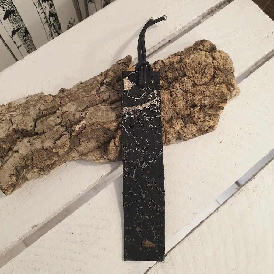 Marque-page en liège noir – accessoire de lecture