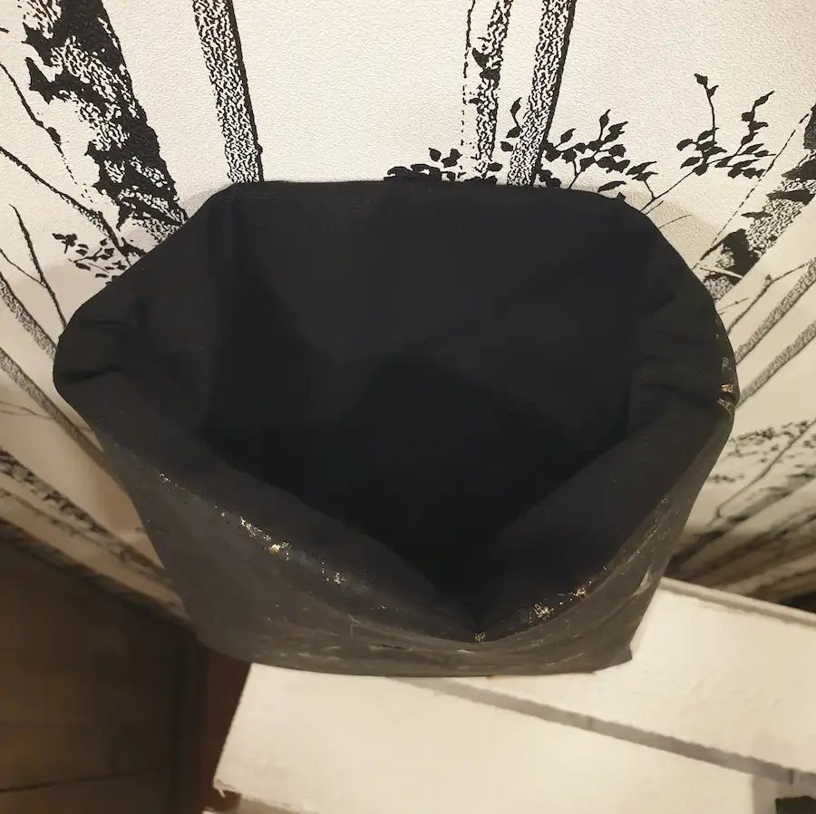 vue interieure pochette à livre en liège noir