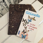 pochette à livre marron format poche