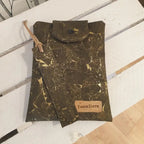 pochette à livres en liege vert avec marque page associé