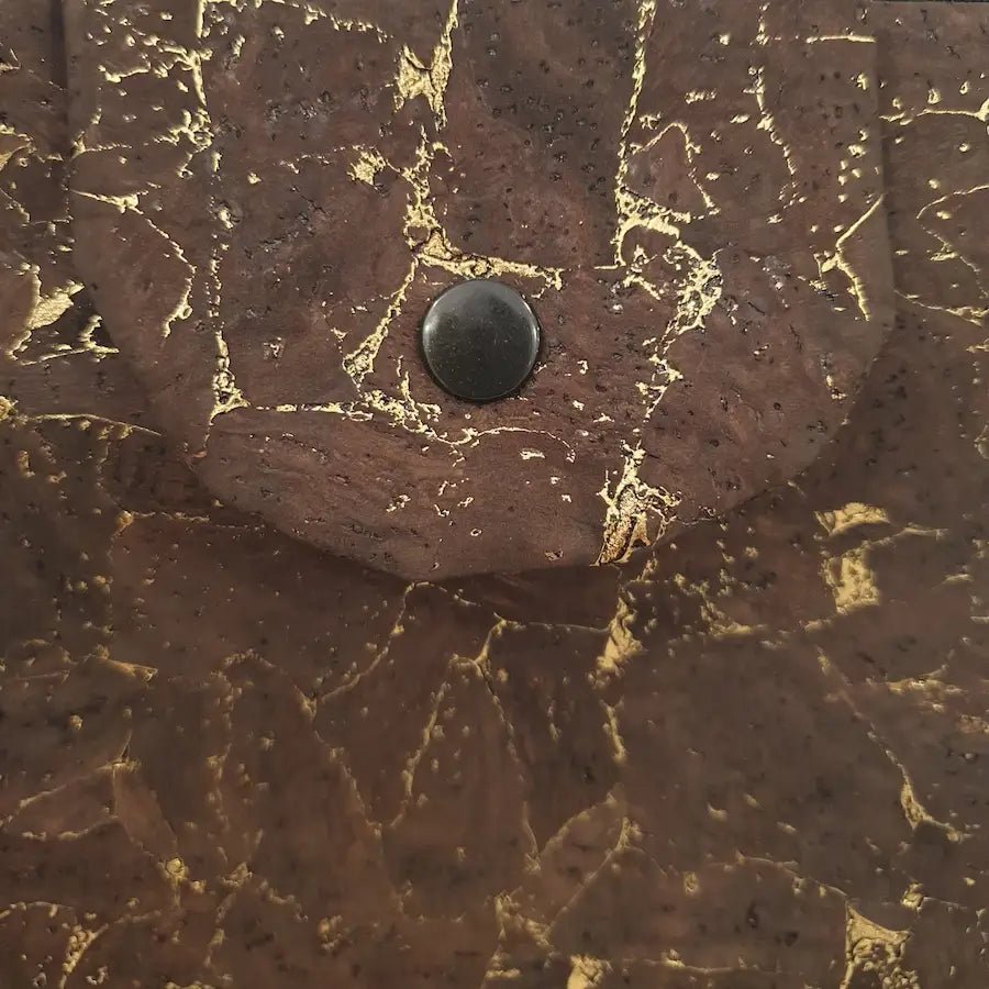 rabat avec pression de la pochette à livres en liège marron