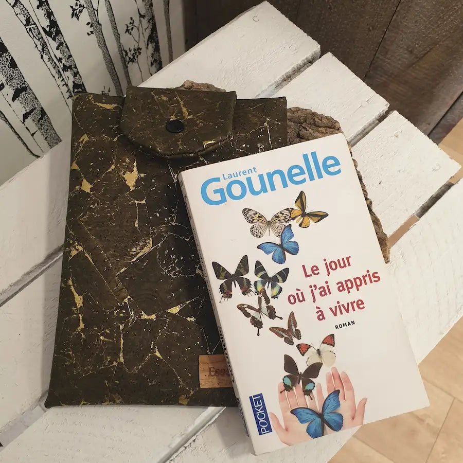 pochette à livre vert dore format poche