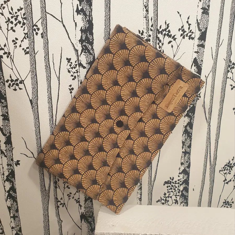 pochouette en liège avec des coquillages - création fait-main