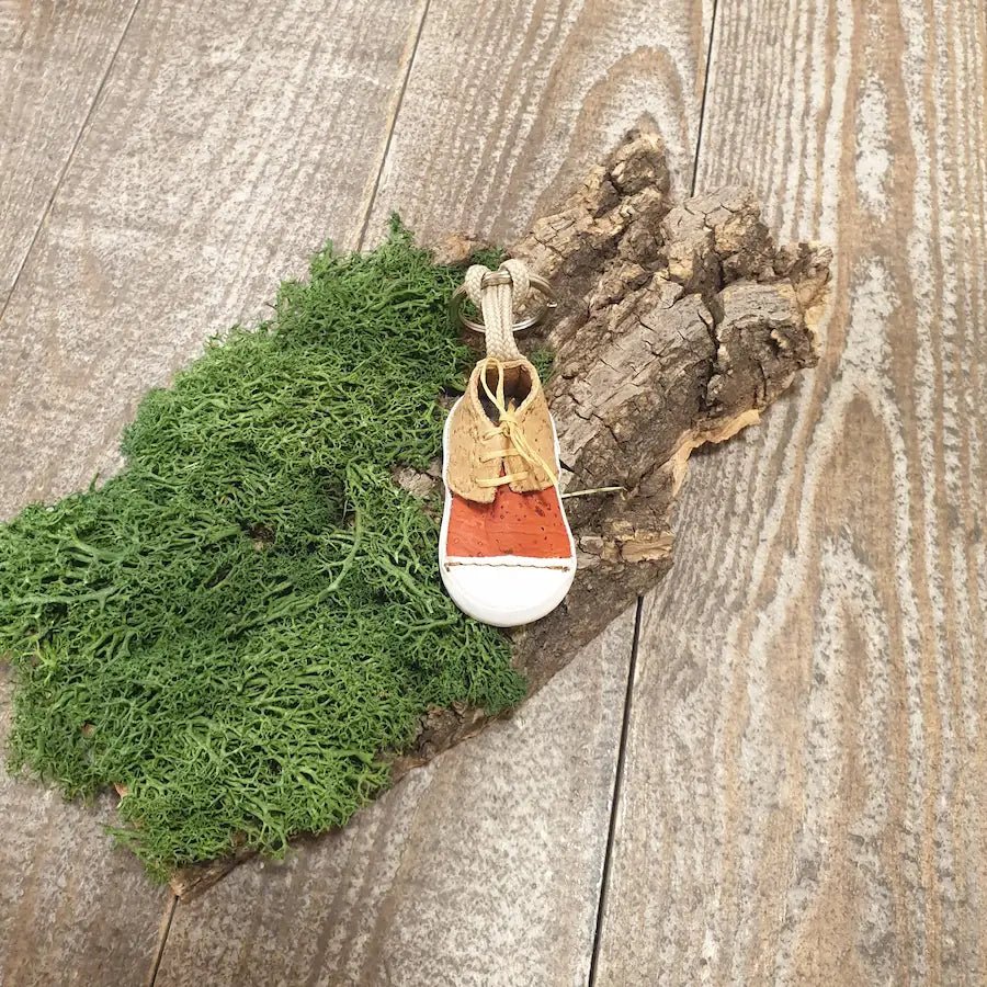 Porte-clés basket en liège rouge 