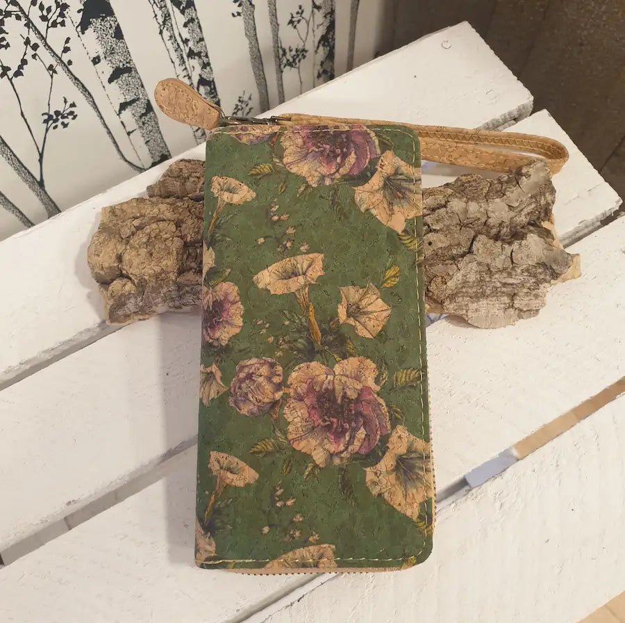 portefeuille en liège vert avec des fleurs  