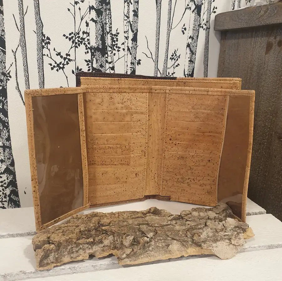 Intérieur portefeuille montrant espace cartes et rangements