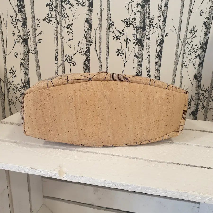 Vue de dessous sac à main en liège naturel