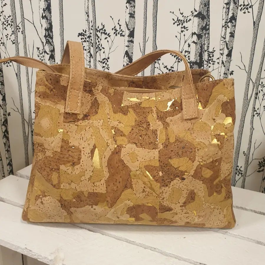 Sac à main en liège avec détails dorés – vue de derrière