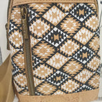 zoom sur motif avant du sac bandoulière