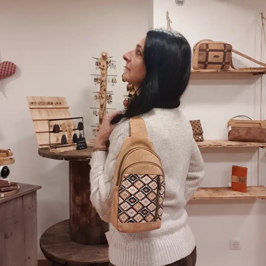 Sac bandoulière unisexe porté