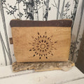 Vue avant trousse de toilette en liège fait artisanalement